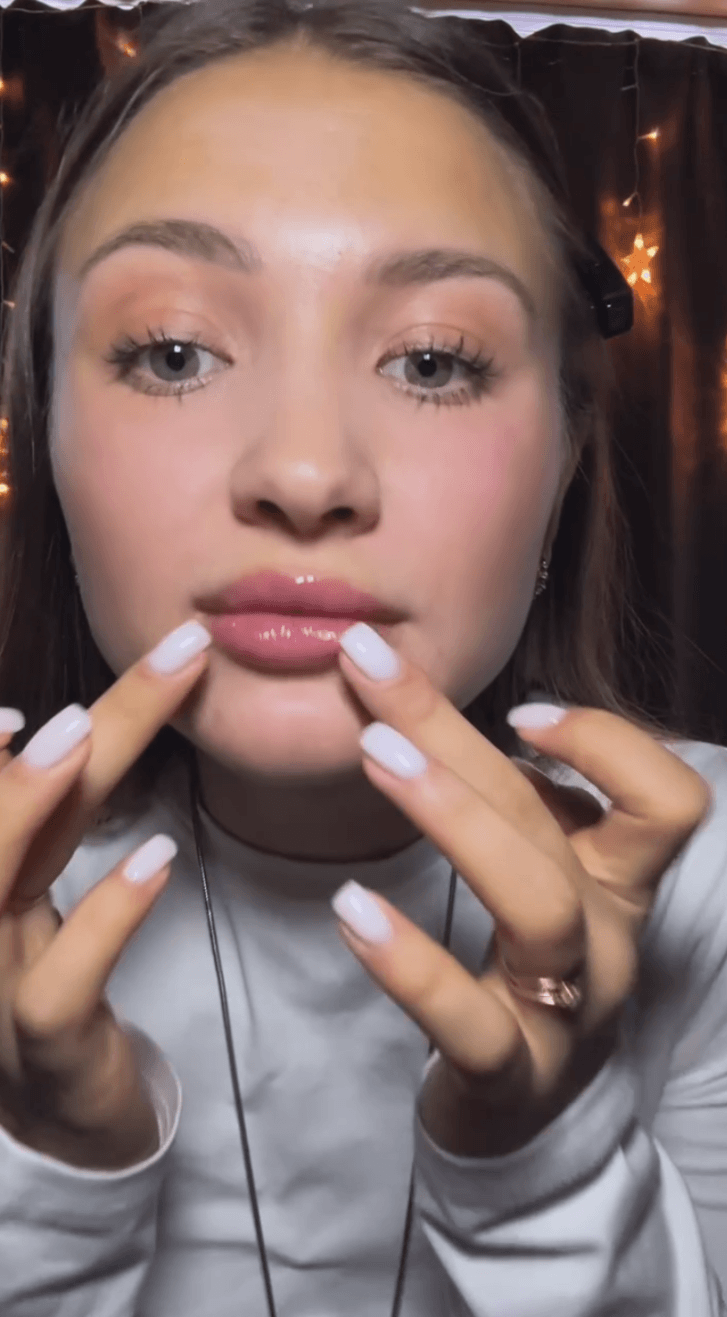 Питательное масло-блеск для губ GLAZE ME! 02